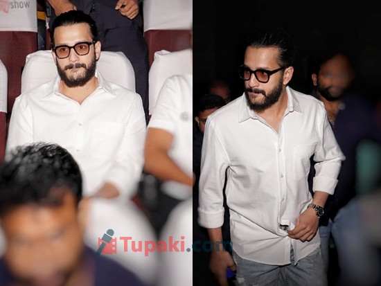 Akhil Akkineni At Theater For Agent